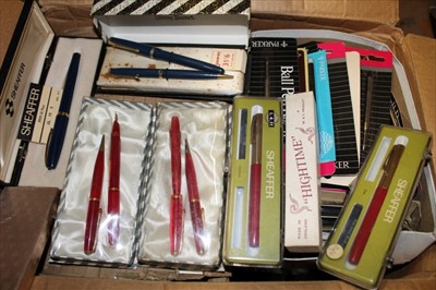 Lot 3733 - Large quantity of assorted pens and pencils,...