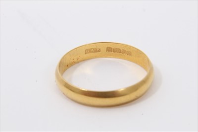 Lot 3200 - Gold (22ct) wedding ring