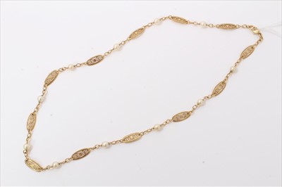 Lot 3203 - Gold (18ct) necklace interspaced with pearls