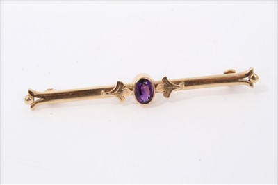 Lot 3217 - Gold (9ct) amethyst bar brooch