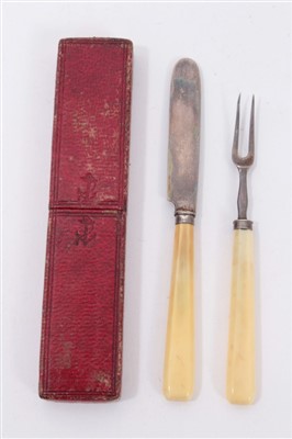 Lot 1138 - Georgian campaign set with knife and fork in original red case