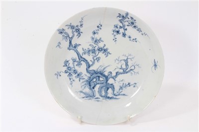 Lot 212 - 18th century Worcester Prunus Root pattern saucer dish