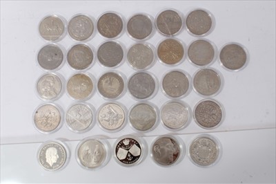 Lot 125 - G.B. - mixed Elizabeth II £5 coins
