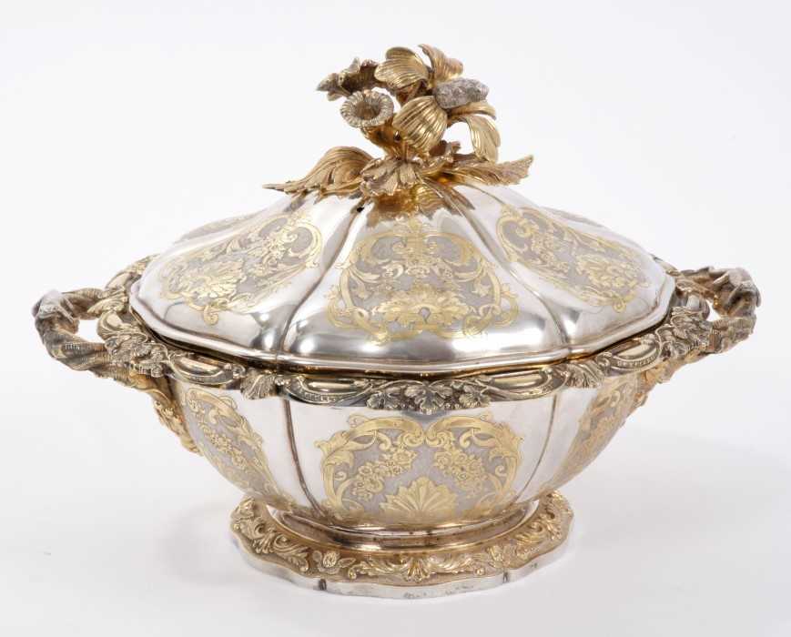 Lot 82 - Exceptional quality French silver tureen and cover with Rothchild family crest