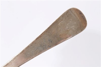 Lot 481 - Georgian silver basting spoon