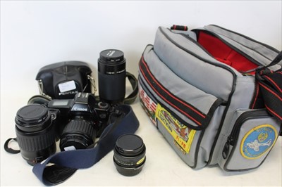 Lot 3610 - 35mm film camera SLRs and accessories