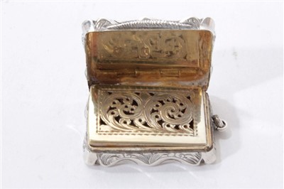 Lot 515 - Victorian silver vinaigrette of rectangular form