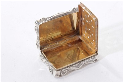 Lot 515 - Victorian silver vinaigrette of rectangular form