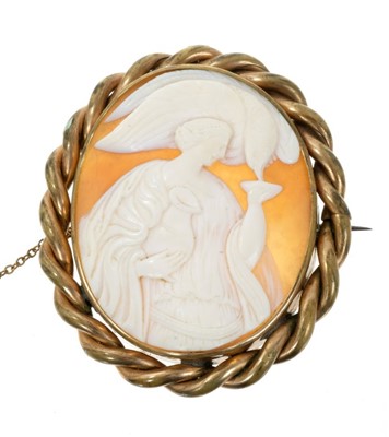 Lot 778 - 19th carved shell cameo in rope twist brooch mount