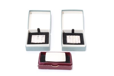 Lot 110 - H.M.Queen Elizabeth II - Mappin and Webb silver pill box