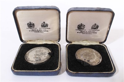 Lot 114 - Danbury Mint Queen's Silver Jubilee 1977 silver ingot in case