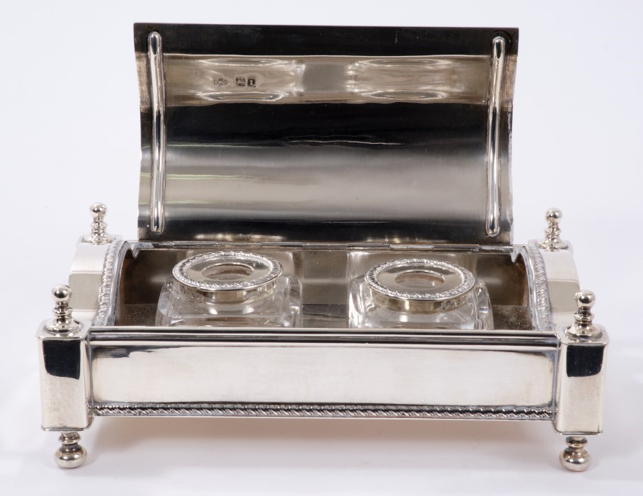 Lot 505 - Good quality silver ink stand with domed lid
