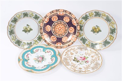 Lot 206 - Pair 19th century Worcester Flight Barr & Barr dessert plates, with green hop and leaf pattern, 23cm diameter, and a Crown Derby dish, and two English dessert plates. (5)