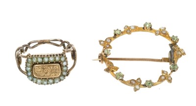 Lot 645 - George III mourning ring and an Edwardian peridot and seed pearl wreath brooch (2)