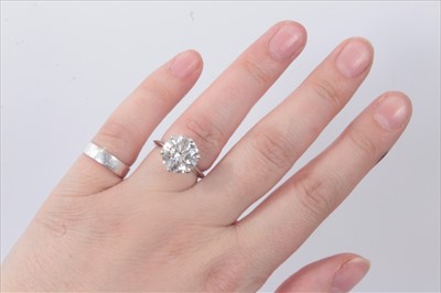 Lot 609 - Fine diamond single stone ring with a round brilliant cut diamond weighing 5.03 carats, accompanied by a Diamond Report by Gemmological Certification Services stating the colour grade K, clarity I1...