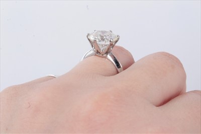 Lot 609 - Fine diamond single stone ring with a round brilliant cut diamond weighing 5.03 carats, accompanied by a Diamond Report by Gemmological Certification Services stating the colour grade K, clarity I1...