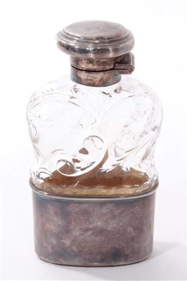 Lot 527 - George V silver mounted cut glass spirit flask with ‘rock crystal’ cut decoration.