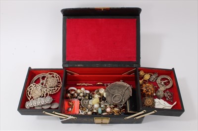 Lot 3297 - Jewellery box containing vintage costume jewellery, gold bar brooch, silver paste set brooches, coin brooch etc