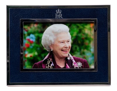 Lot 160 - H.M.Queen Elizabeth II, Royal Staff Christmas 2006 photograph frame
