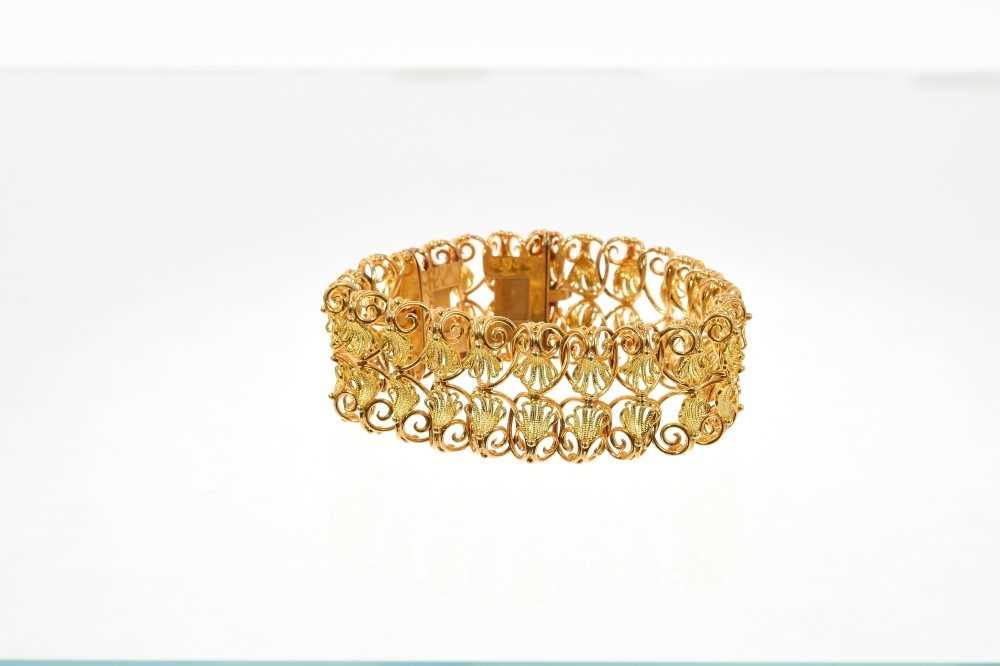 Lot 759 - 19th century gold bracelet