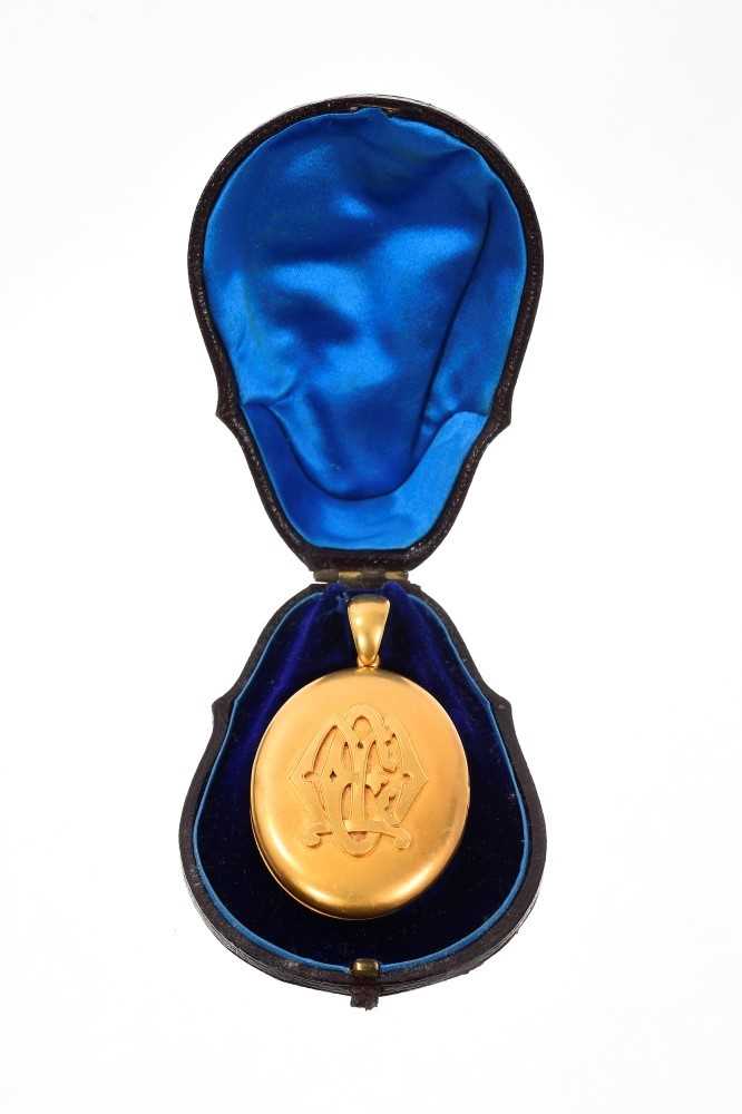 Lot 764 - Victorian gold oval locket