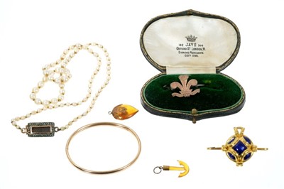 Lot 760 - A group of antique and later jewellery to include an antique cultured pearl necklace, Victorian 18ct gold and blue enamel pendant mounted on a bar brooch, two blonde tortoiseshell pendants, brooc...