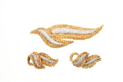 Lot 780 - 1960s 18ct gold and diamond brooch and matching ear clips of abstract organic leaf form with pavé set diamonds. Brooch 98mm, earrings 40mm