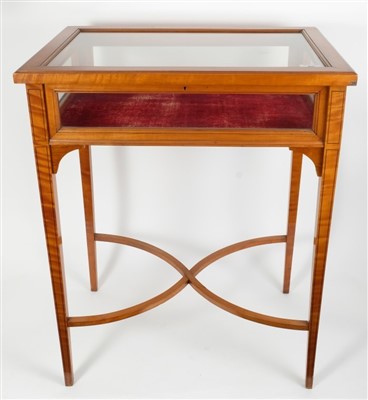 Lot 60 - Good quality Sheraton revival inlaid satinwood display table