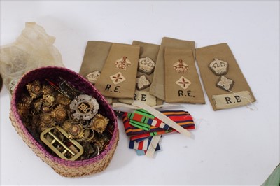 Lot 520 - Collection of cloth military badges and other Militaria