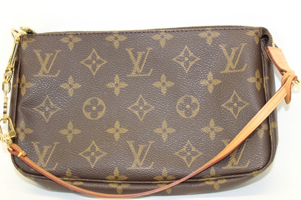 Sold at Auction: Louis Vuitton Cigarette Shoulder Bag in Monogram