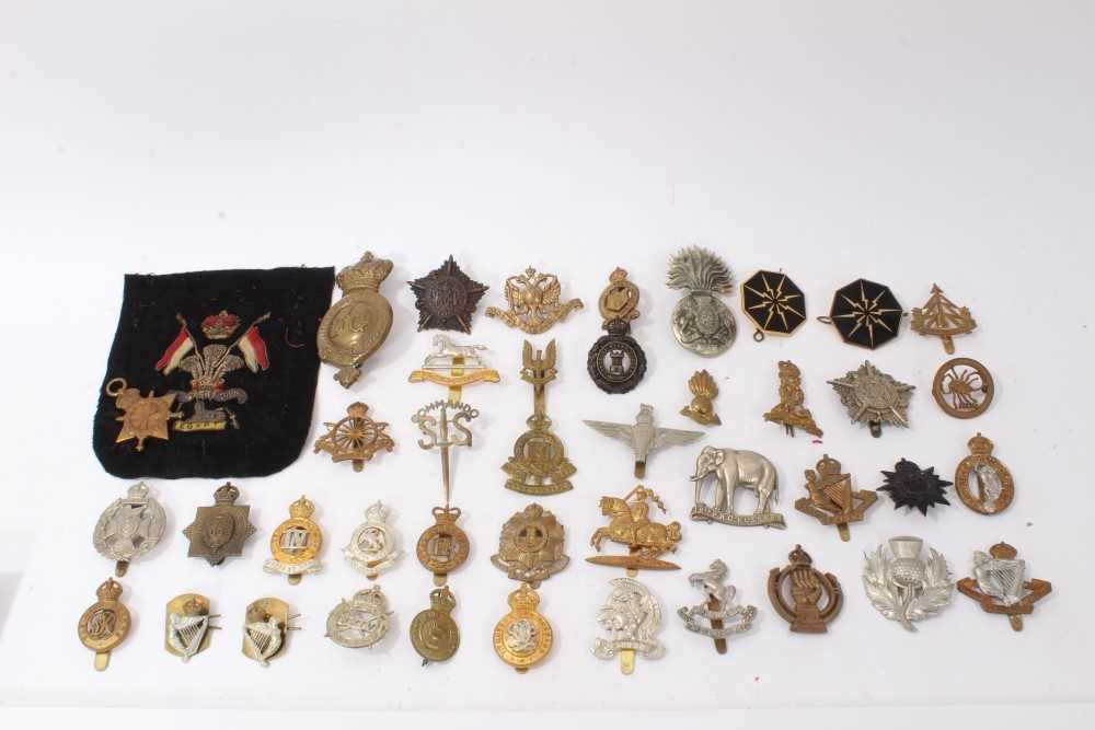 Lot 531 - Collection of cap badges to include Guards Machine Gun Corps, 3rd Kings Own Hussars and Army Cyclist Corps, together with other military badges