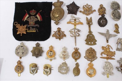 Lot 531 - Collection of cap badges to include Guards Machine Gun Corps, 3rd Kings Own Hussars and Army Cyclist Corps, together with other military badges