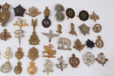 Lot 531 - Collection of cap badges to include Guards Machine Gun Corps, 3rd Kings Own Hussars and Army Cyclist Corps, together with other military badges