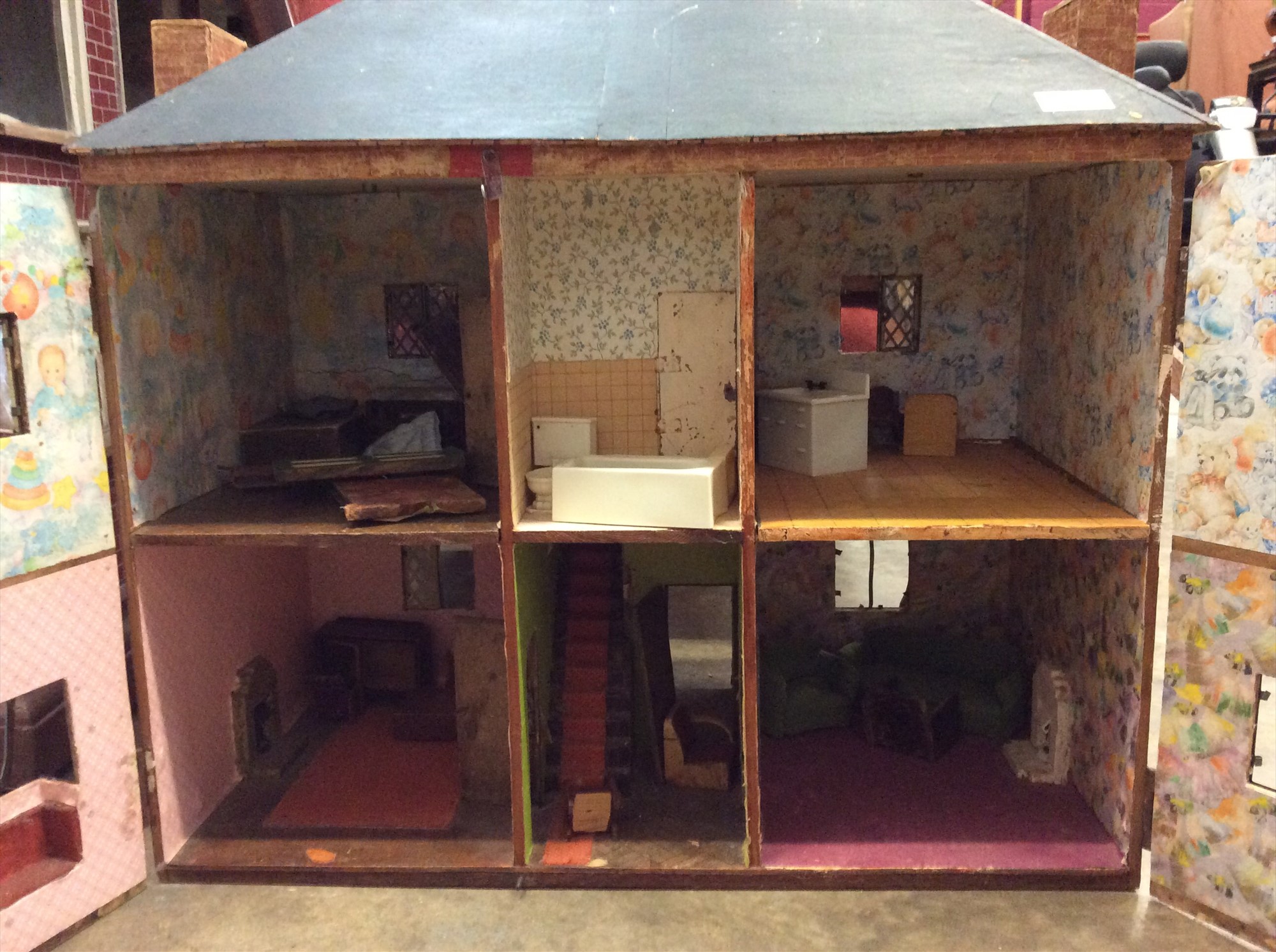 Lot 368 Vintage Dolls House