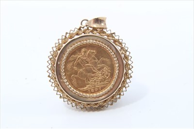 Lot 207 - G.B. Victoria OH Gold Sovereign 1897M set in 9ct gold ring mount (N.B. total weight 14.16grms) (1 coin)