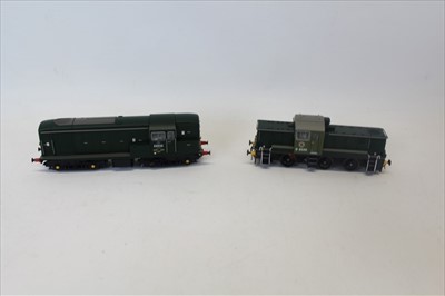 Lot 2713 - Railway Heljan 00 gauge Class 14 diesel locomotive D9500 BR green (1400) plus Class 15 locomotive D8223 BR green small Y ends (1503) both mint & boxed