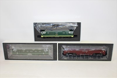 Lot 2717 - Railway Heljan )) gauge diesel locomotive D1001 Western Pathfinder (5214) Class 35 D7100 BR Green (35091), English Electric Prototype in later BR Green livery (40111) all boxed & mint