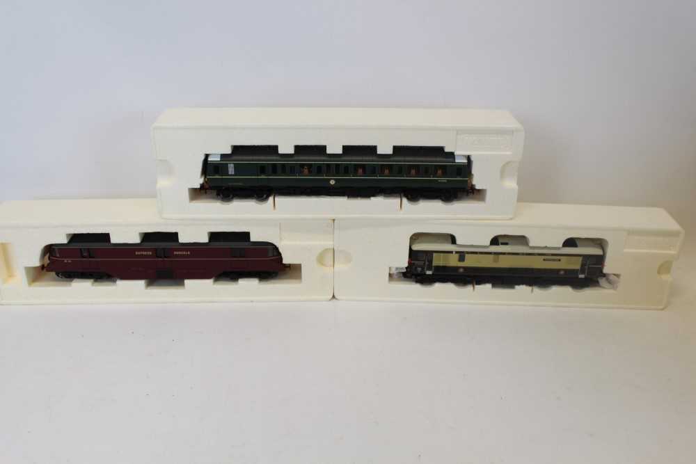 Lot 2732 - Railway Hornby 00 gauge locomotives R2516, R2653, R2771, all boxed