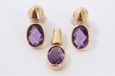 Lot 3290 - Pair gold (585) amethyst stud earrings and matching pendant drop