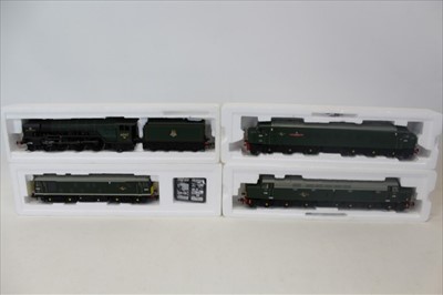 Lot 2741 - Railway Bachmann 00 gauge locomotives Class 40 Diesel D368 32-475, Class 46 Diesel D163 'Leicestershire & Derbyshire Yeomanry', 32-700, Class A1 60161 'North British' 32-553, Class 25/1 BoBio Diese...