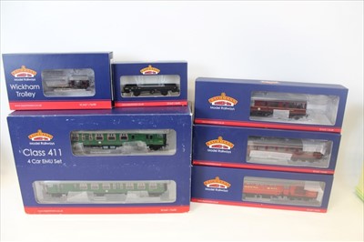 Lot 2742 - Railway Bachmann 00 gauge Class 411 4 car EMU Set 31-426, plus various trailers, coaches & wagons all boxed (qty)