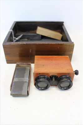 Lot 3654 - Stereoscopic viewer, with First World War Battle Scene slides