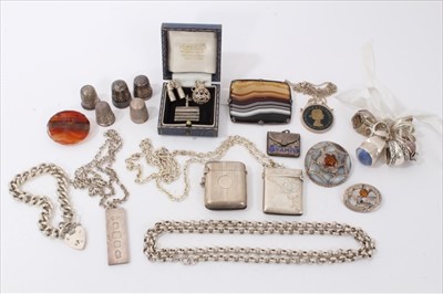 Lot 3323 - Group of  silver jewellery to include a stamp holder, two vesta cases, Scottish agate brooches, silver thimbles, silver rings etc