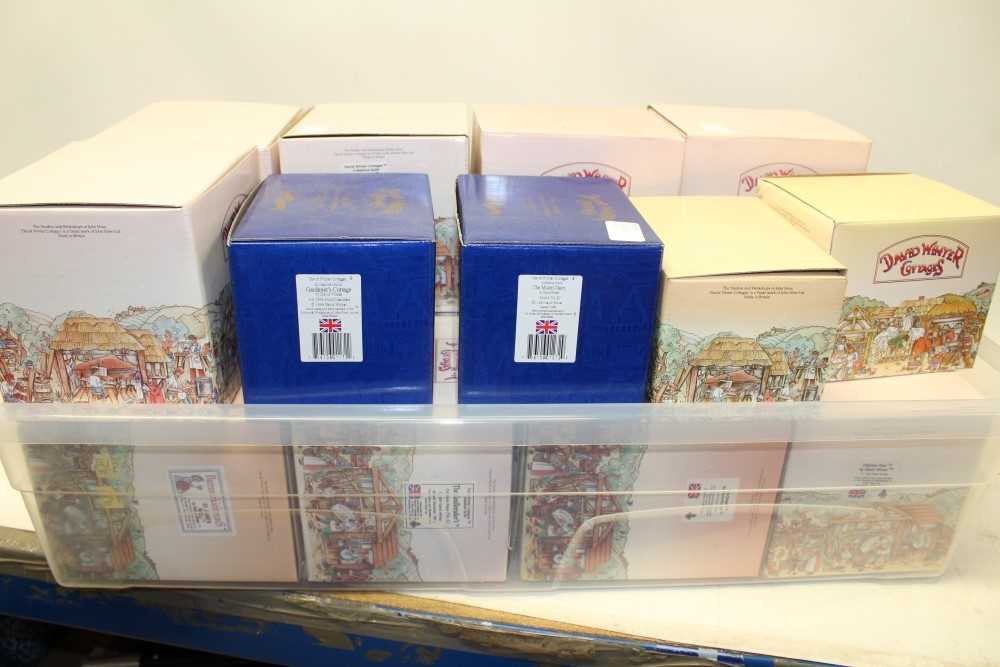 Lot 2136 - Collection of 16 boxed David Winter cottages