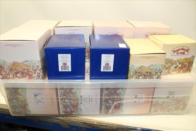 Lot 2136 - Collection of 16 boxed David Winter cottages