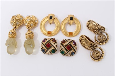 Lot 3357 - Four pairs of 1980s fashion gilt earrings/earclips