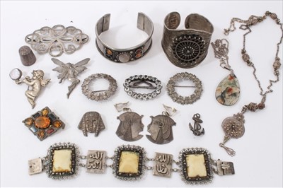 Lot 3342 - Group silver and white metal jewellery