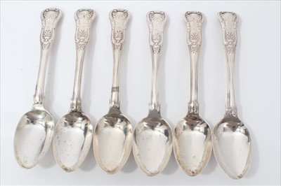 Lot 3422 - Composite set of six Georgian silver King's pattern with Union shell heel tea spoons