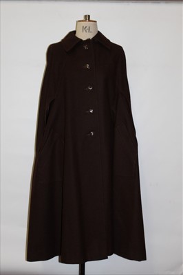 Lot 3150 - Designer Hylan Booker at Windsmoor, Ladies 1980's brown wool cape/coat  with top stitching. Size 14