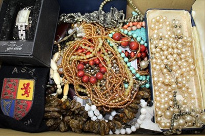 Lot 3455 - Vintage costume jewellery and bijouterie to include Kigu compact and lipstick, silver bangle etc